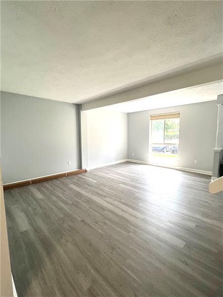Foto del edificio - 3116 Laurel Ridge Cir