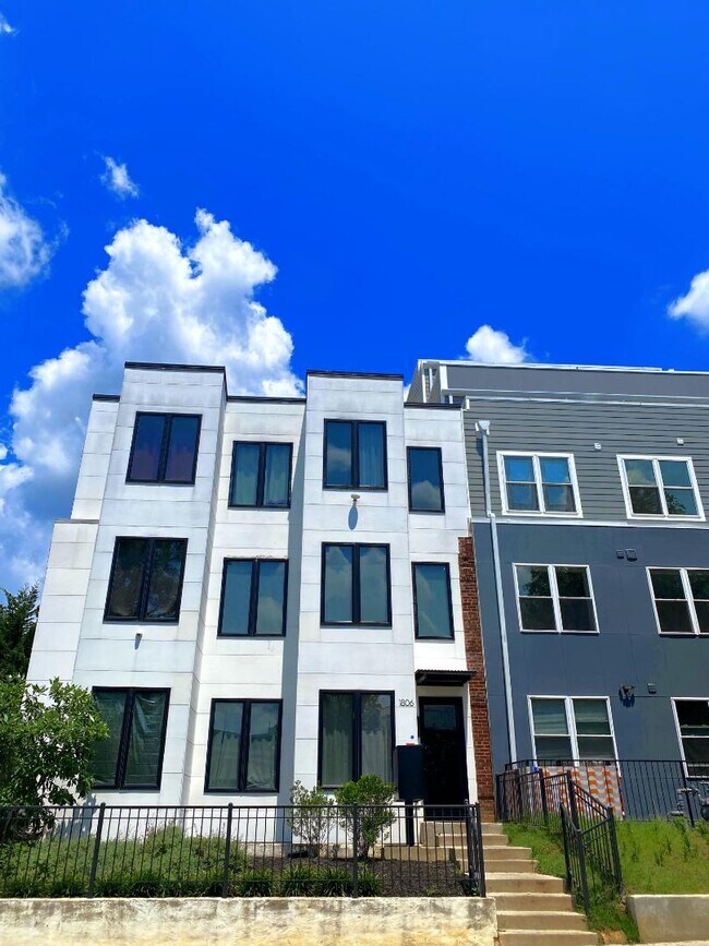 Foto del edificio - 1806 A St NE
