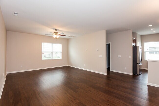 Foto del edificio - 8728 Balsam Bay Rd