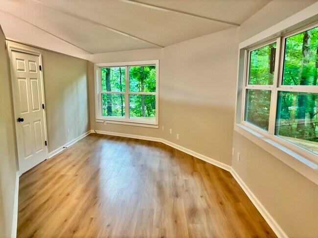 Foto del edificio - 15890 Westbrook Rd