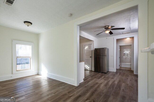 Building Photo - 404 Paines Ave NW