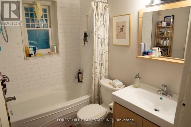 Building Photo - 338 St Clarens Ave