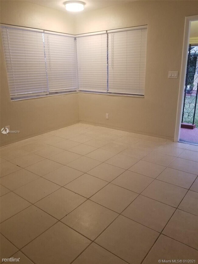 Building Photo - 2 br, 2 bath Duplex - 1300 SW 31st Ave