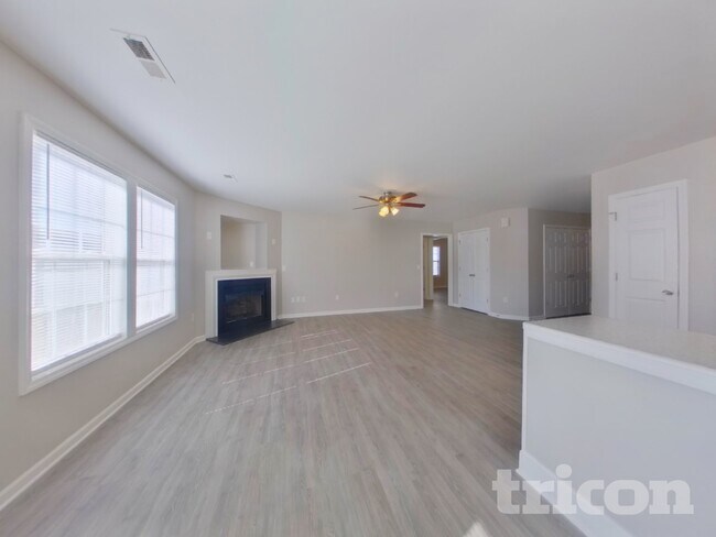 Foto del edificio - 5806 Shining Oak Ln