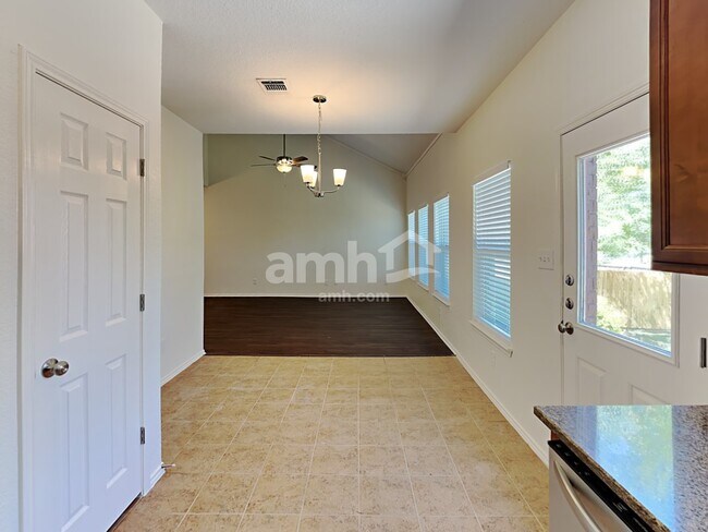 Building Photo - 412 Saddlehorn Way