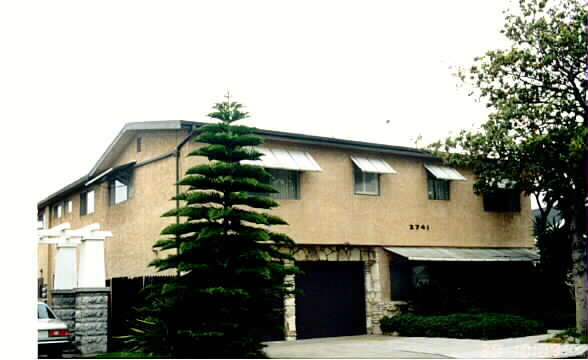 Building Photo - 2741 E De Soto St