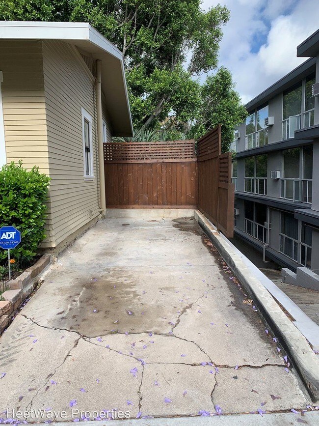 Building Photo - 2 br, 1.5 bath House - 4162 Third Avenue