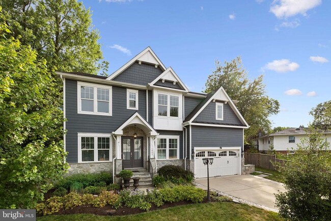 Building Photo - 1003 Hillcrest Dr SW
