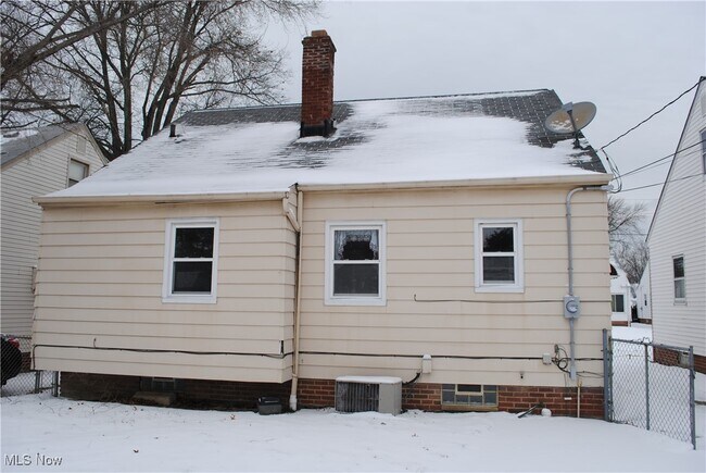 Foto del edificio - 24850 Zeman Ave