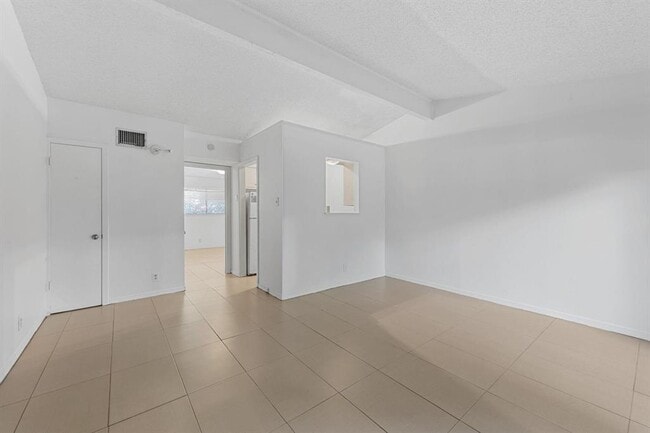 Building Photo - 1907 Fairlawn Ln