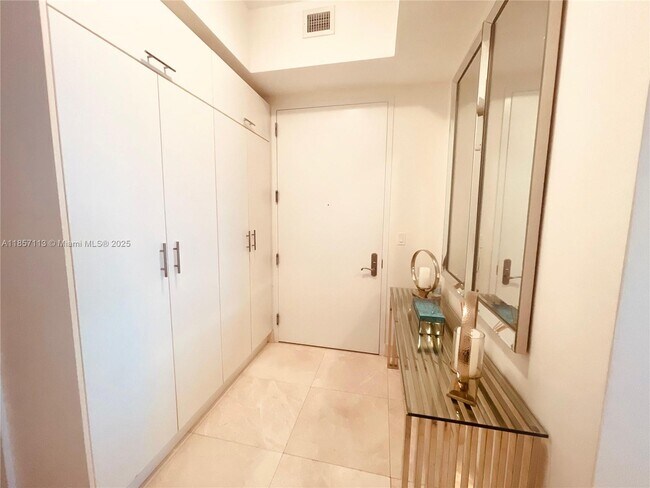 Foto del edificio - 16001 Collins Ave