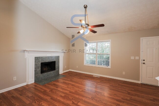 Photo - Move-In Special!

Move in on or before December 15th and receive a $500 discount on your first mo... Apartment