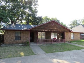Building Photo - 11 Dawn Cir