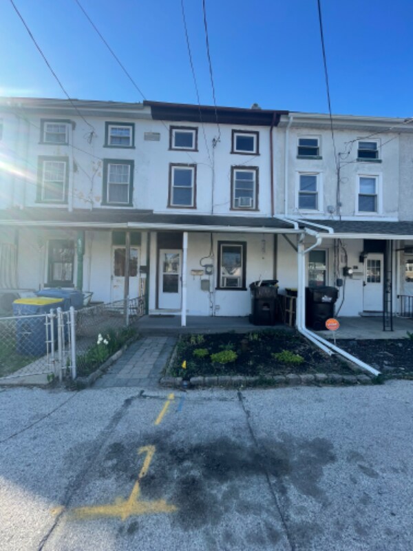 Primary Photo - 629 Summit St