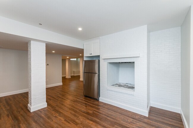 Building Photo - 34 Upham Ave