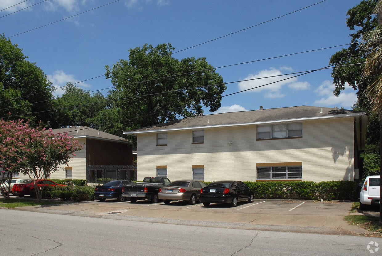 Primary Photo - Westmoreland Central Apartments