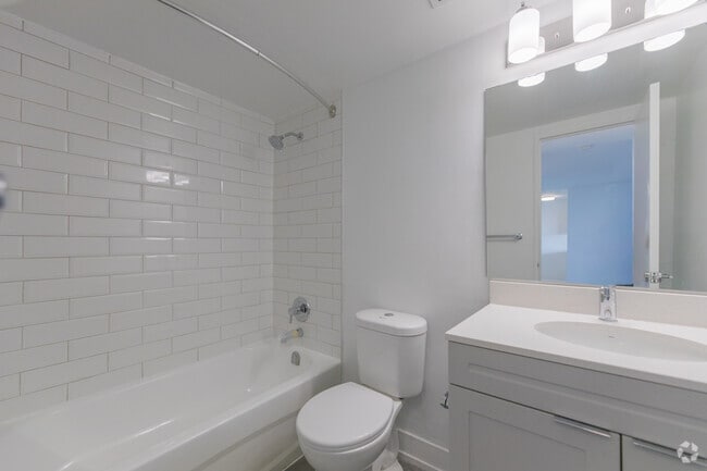 1BR, 1BA - 826SF - Bathroom - 30 Carabob Court