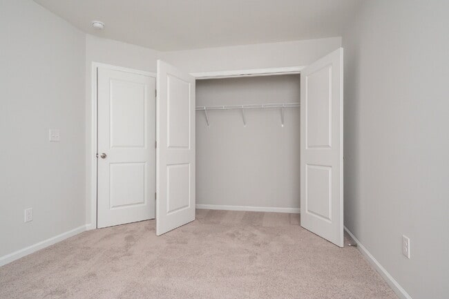 Building Photo - Elegant 3-Bedroom, 2.5-Bath Townhome with Modern Finishes ($1950/mo rent***)