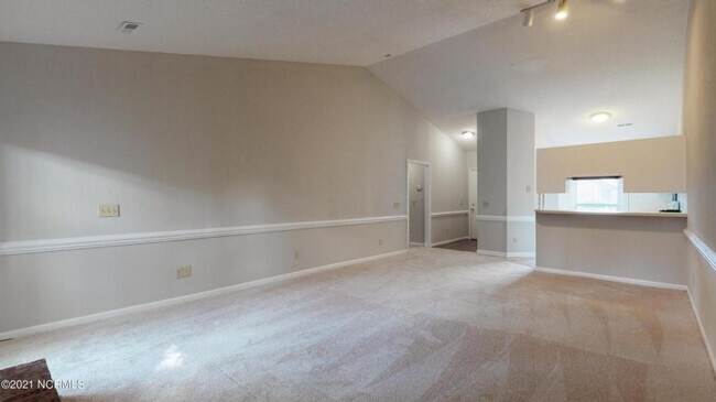 Foto del edificio - 2701 Thackery Drive, Unit #34