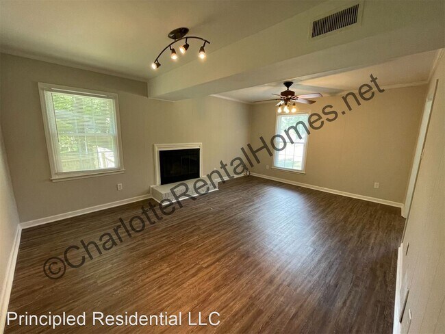 Building Photo - 3 br, 2.5 bath House - 7201 Pathfinder Ct