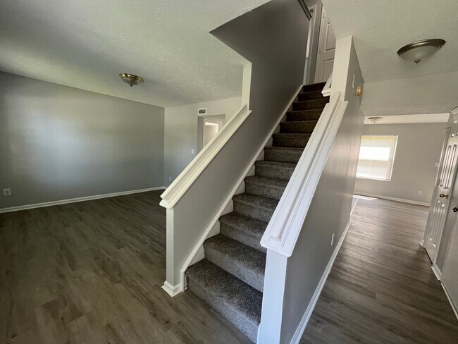 Building Photo - 10279 Buell Dr