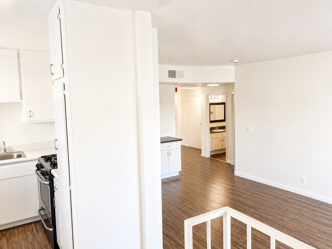 Interior Photo - Magnolia Gardens