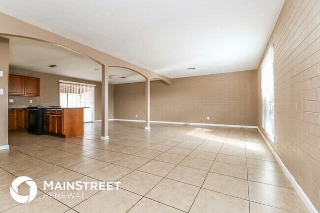 Building Photo - 6136 W Clarendon Ave