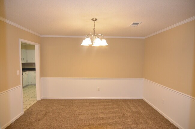 Building Photo - Beautiful Home w/ DOUBLE Car Garage!