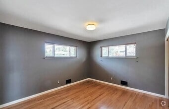 Building Photo - 614 W Shepperd Ave
