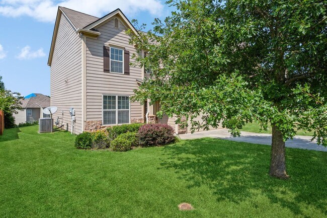 Building Photo - 3535 Golden Gate Ln