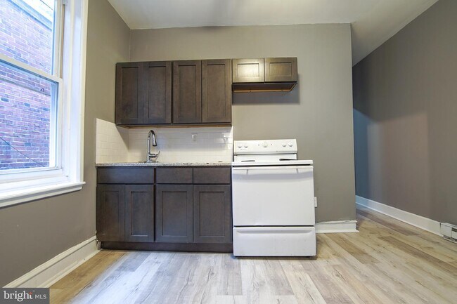 Foto del edificio - 7022 Woodland Ave