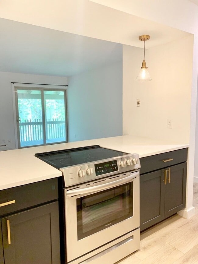 Foto del edificio - Beautiful 2 Bedroom Two Mile Creek Condo ; Remodeled and Updated right next to Rayback