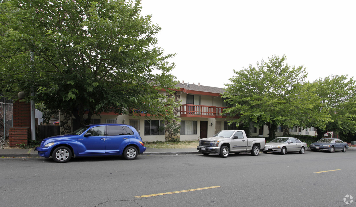 Primary Photo - Stone Crest Apartments