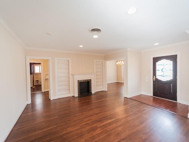 Building Photo - 2801 Plumb St