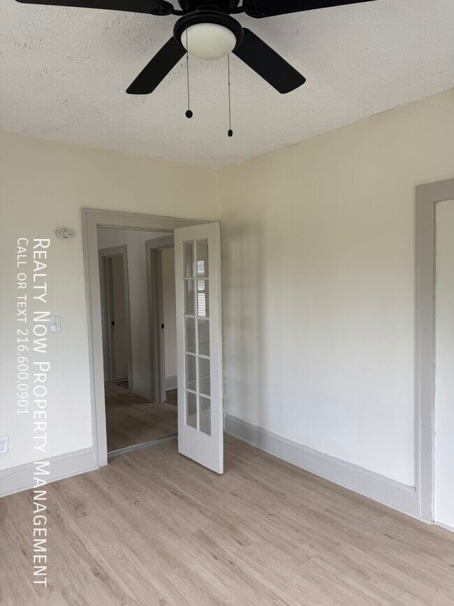 Foto del edificio - 2649 E 110th St