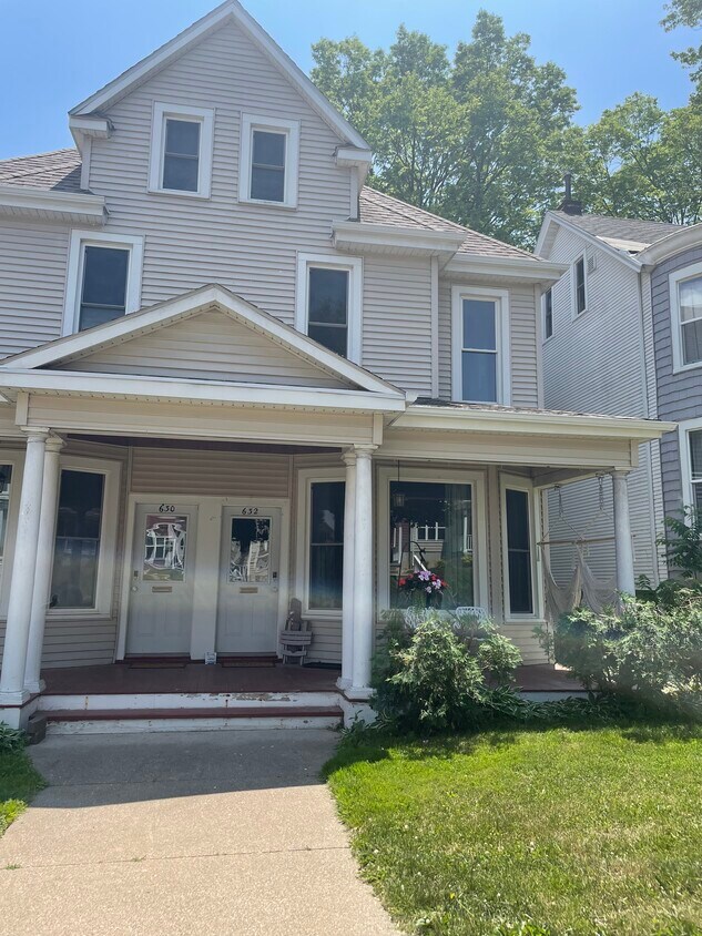 632 Fenelon Pl, Dubuque, IA 52001 Townhome Rentals in Dubuque IA