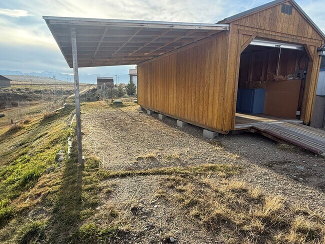 Foto del edificio - 3 bedroom 2 bath home in Country Setting