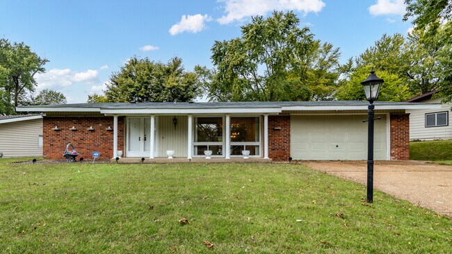 Building Photo - 1643 Fontana Dr