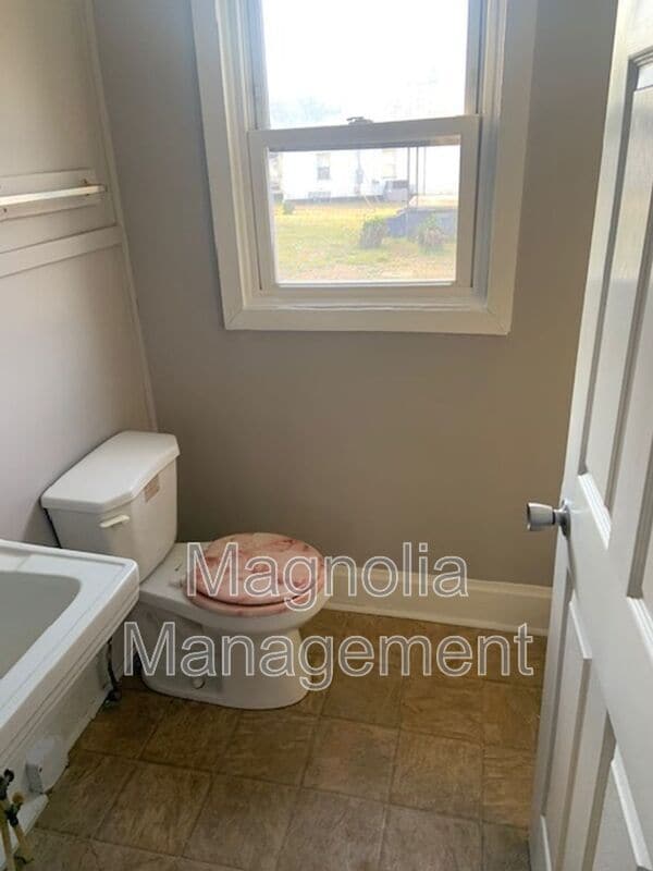 Building Photo - 203 Belmont Dr