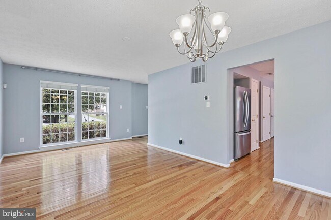 Building Photo - 9624 Overton Dr