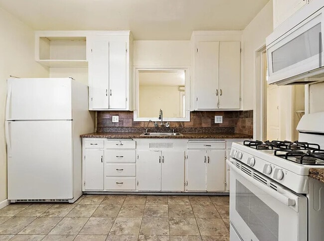 Building Photo - APPLY NOW