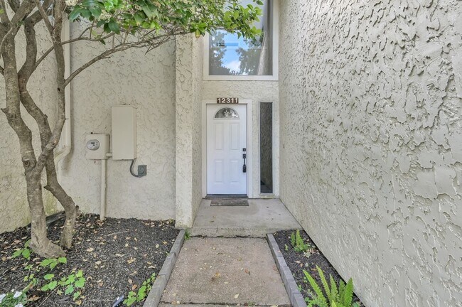 Foto del edificio - 12311 Glenview Dr