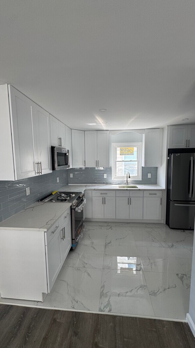 Building Photo - 627 Avenue E