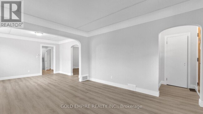 Building Photo - 908 Trafalgar St