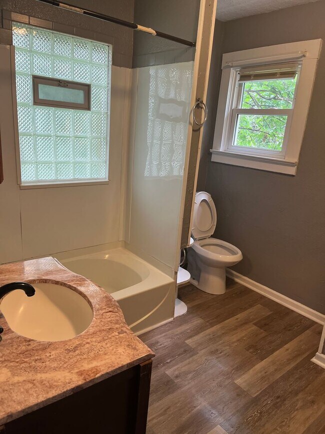 Building Photo - 3bd Single Cash Pay/Section 8