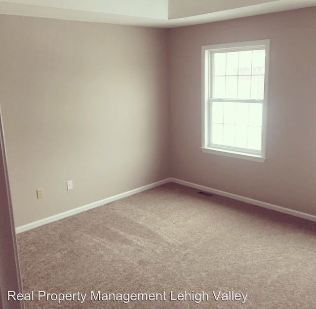 Foto del edificio - 315 S Oak St