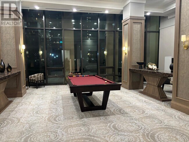 Photo du bâtiment - 30 Elm Dr W