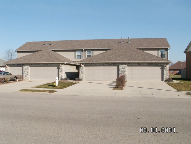 Building Photo - 2345 Meadowpoint Dr