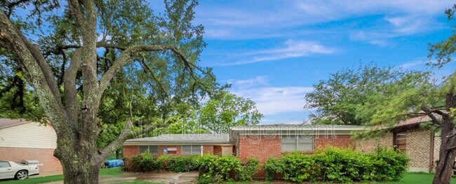 Foto del edificio - 805 N Douglas Ave