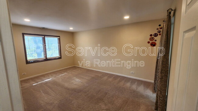 Foto del edificio - 985 West Ct